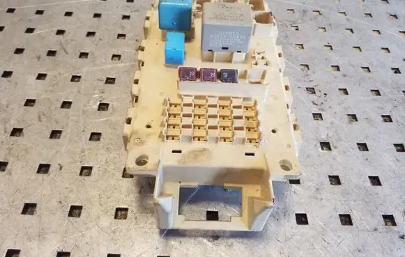 Toyota Yaris Fuse module PPT20GF10