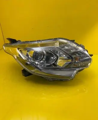 Mitsubishi L200 Headlight/headlamp 8301D156