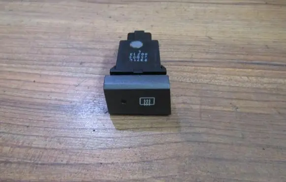 Hyundai Accent Windscreen/window heater switch 9371025000