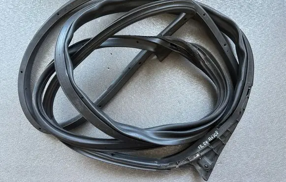 Nissan Patrol Y61 Rubber seal front coupe door 80830VB002