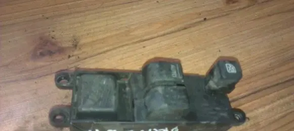 Nissan Primera Electric window control switch