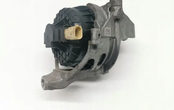 Volkswagen Touareg III Engine mount bracket 4M0199372FF