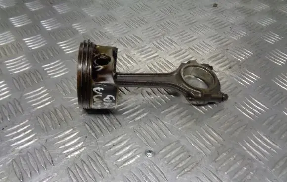 Fiat Croma Piston with connecting rod