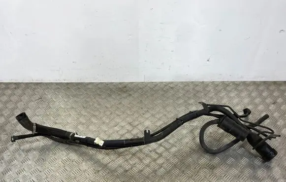 Jeep Grand Cherokee WL Fuel tank filler neck pipe 068461478AB
