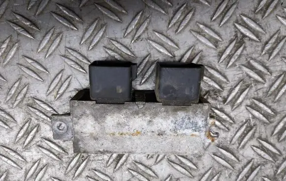 Opel Vectra C Glow plug pre-heat relay 