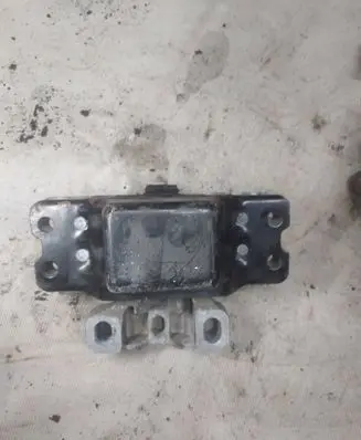 Volkswagen Touran I Engine mount bracket 173149