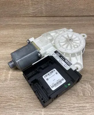 Audi A3 S3 8P Front door window regulator motor 8P0959802Q