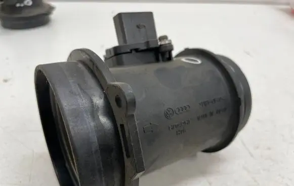 Audi Q7 4L Mass air flow meter 059906461K