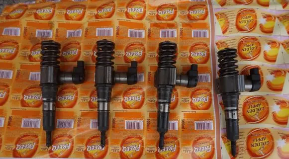 Audi A3 S3 8P Fuel injector 