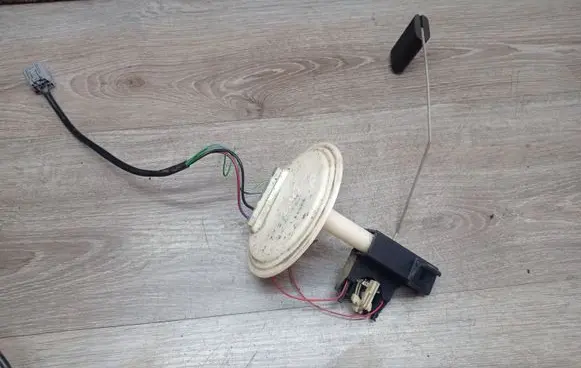 Volvo XC70 Fuel level sensor 