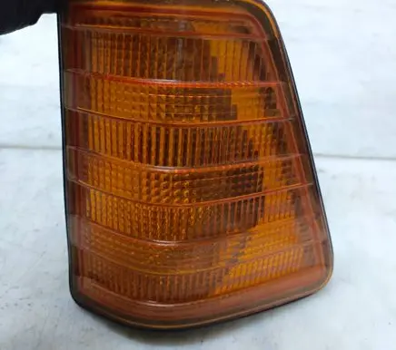 Mercedes-Benz 207 310 Front indicator light 32757