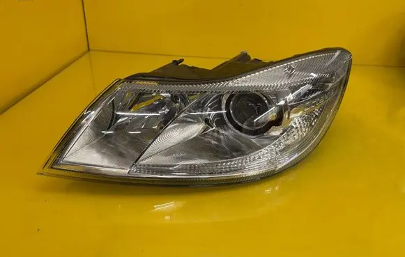 Skoda Octavia Mk2 (1Z) Headlight/headlamp 1Z1941015G
