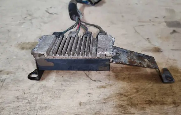 Toyota RAV 4 (XA40) Combustion relay