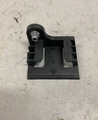 Audi Q7 4M Front bumper mounting bracket 4M0121093