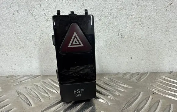 Mercedes-Benz C W204 Hazard light switch 2048706558 33690102 0628000741