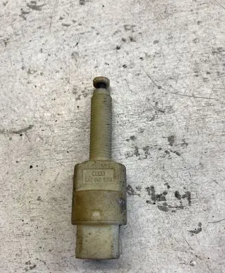 Audi A4 S4 B5 8D Brake pedal sensor switch 4a0945515a