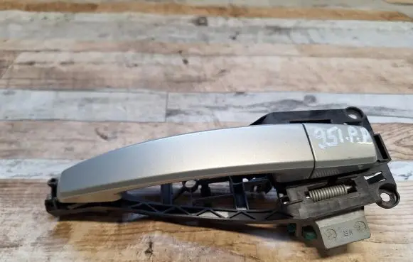 Opel Astra H Front door exterior handle