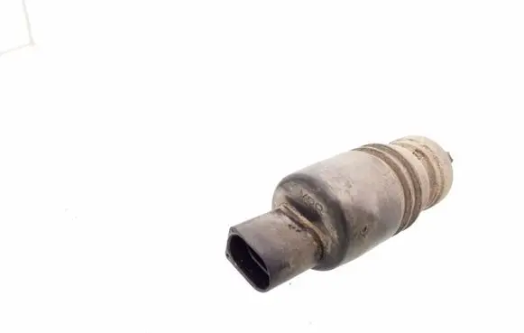 Volkswagen PASSAT B5 Windscreen/windshield washer pump