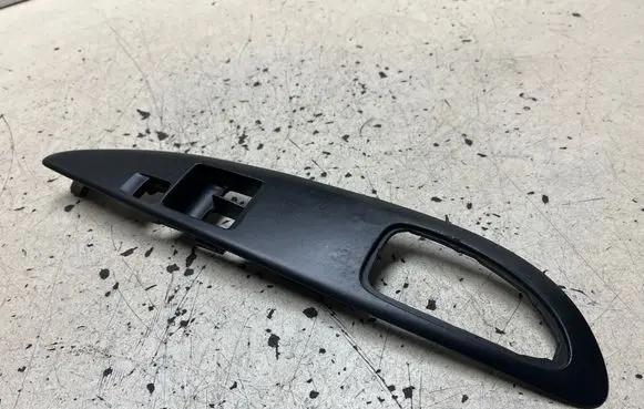 Nissan Primera Front door window switch trim 80961AV600