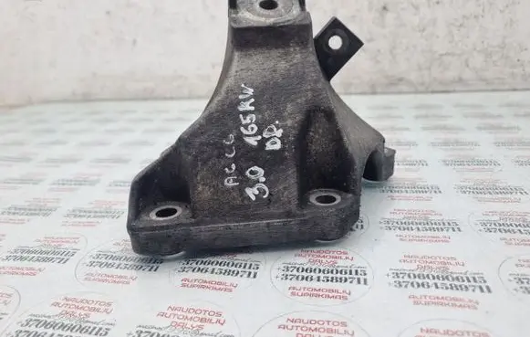 Engine mounting bracket
