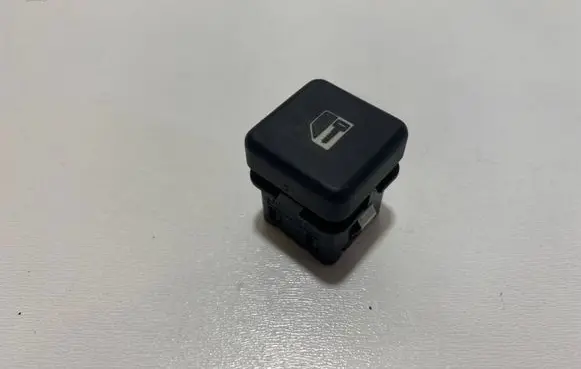 BMW 5 E39 Central locking switch button 8360828