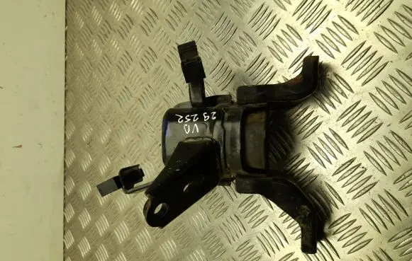 Toyota Auris E180 Engine mount bracket