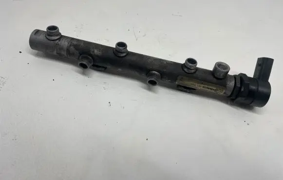 Audi A4 S4 B7 8E 8H Fuel main line pipe 057130764C 13356411 0281002785