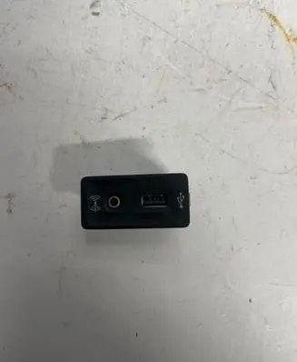Volkswagen Jetta VI USB socket connector 5G0035222F 099410019191 416006723009