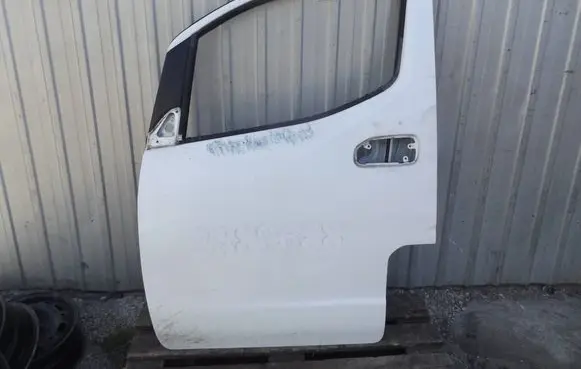 Nissan NV200 Front door