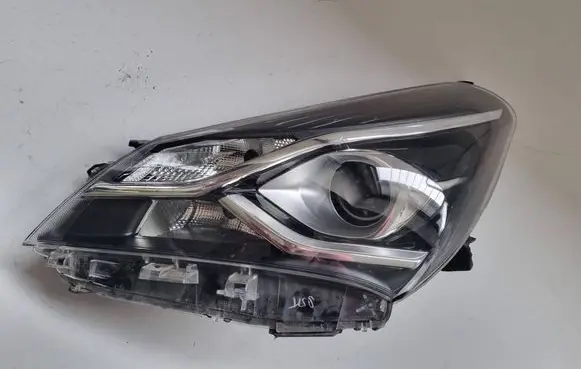Toyota Yaris Headlight/headlamp 811500D640