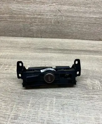 BMW 7 E65 E66 Armrest lock 81422001 80300277