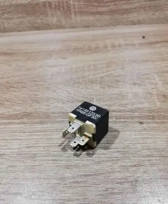 Volkswagen PASSAT B5.5 Other relay 141951253b