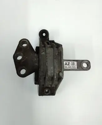 Opel Insignia A Engine mount bracket 13227717