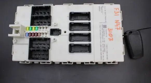 BMW 3 F30 F35 F31 Comfort/convenience module 9324784 79324784 524579F13