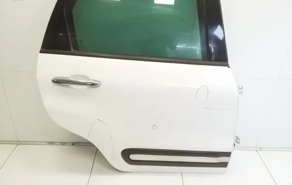 Fiat 500L Rear door