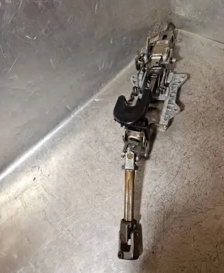 Steering wheel axle set