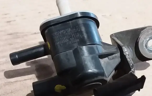 Toyota Verso Vacuum valve 90910TC001