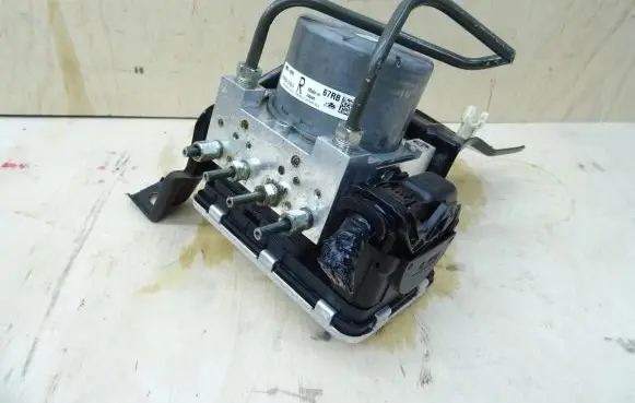 Suzuki Swift III ABS Pump 56110-68RB