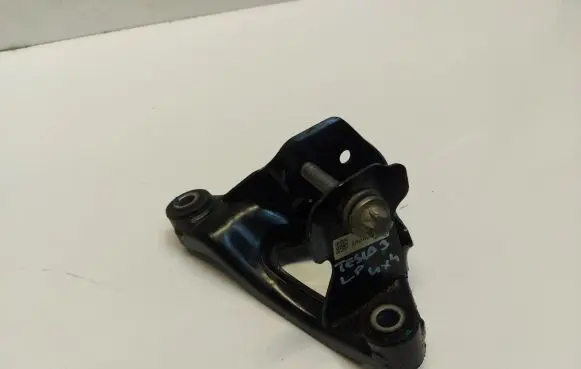 Tesla Model 3 Engine mount bracket 1110233-00-c
