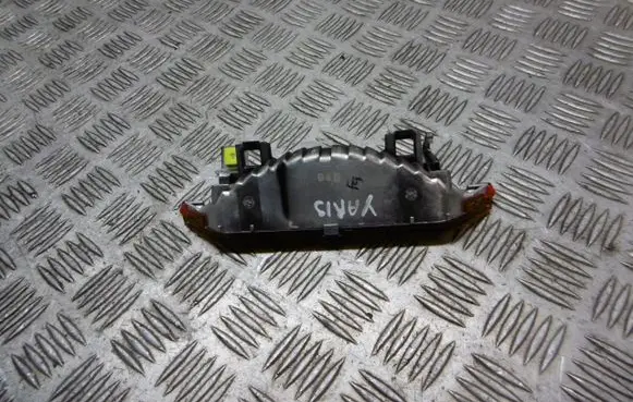 Toyota Yaris Third/center stoplight