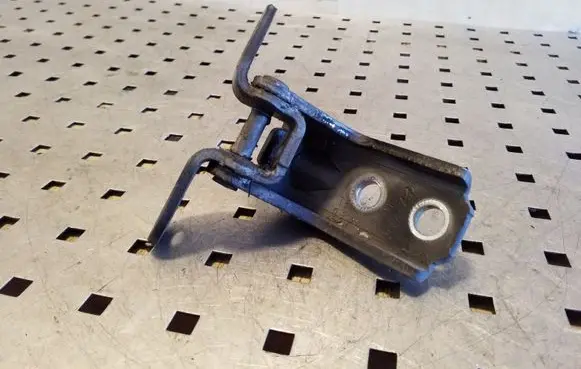 Hyundai Santa Fe Front door upper hinge
