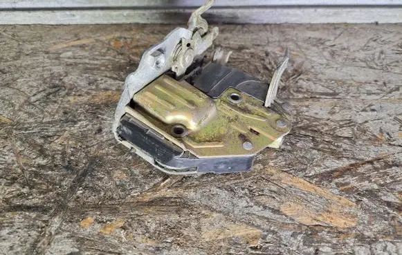 Mercedes-Benz E W124 Front door lock