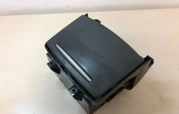 Cup holder front