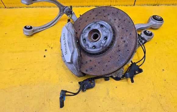 Mercedes-Benz GLC C253 Front wheel hub spindle knuckle 
