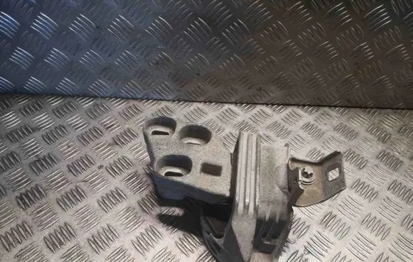 Mercedes-Benz B W246 W242 Engine mount bracket 2462400617 A2462400617