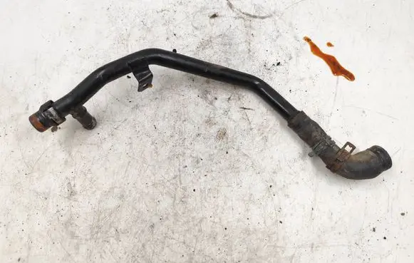 Volkswagen PASSAT B5 Engine coolant pipe/hose 058121065F