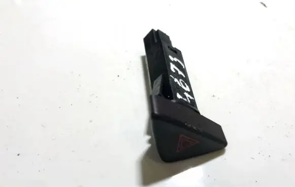 Volvo XC70 Hazard light switch 9441045 01w251