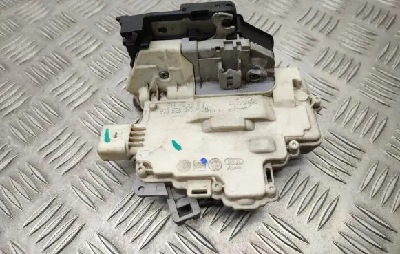 Seat Altea Rear door lock 1P0839016
