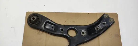 KIA Carens III Front lower control arm/wishbone 150630074