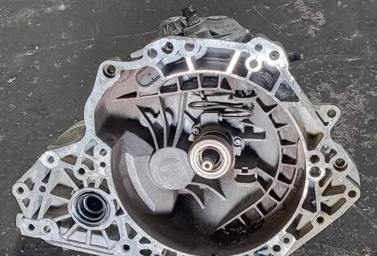 Opel Corsa D Manual 5 speed gearbox AUBE374